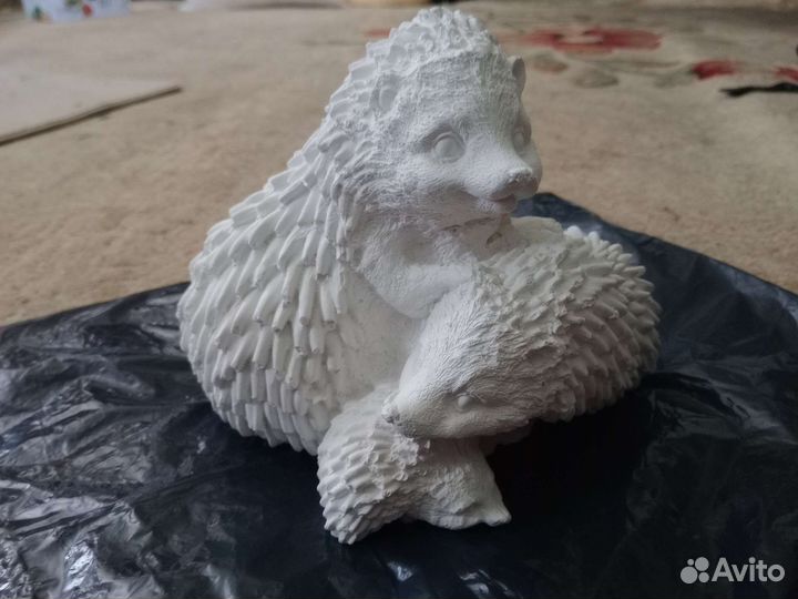 Сувенир семья ежей -декор 1,7 кг