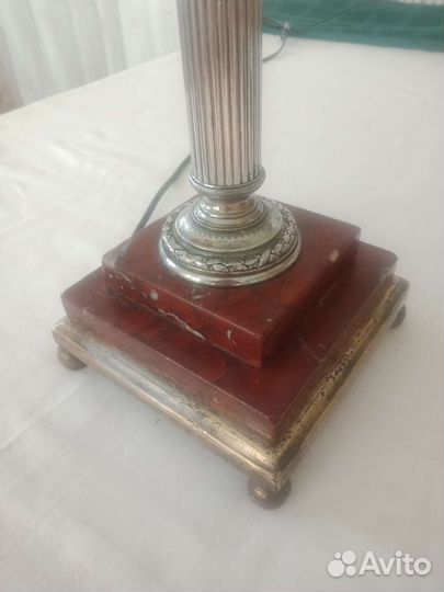 Настольная лампа