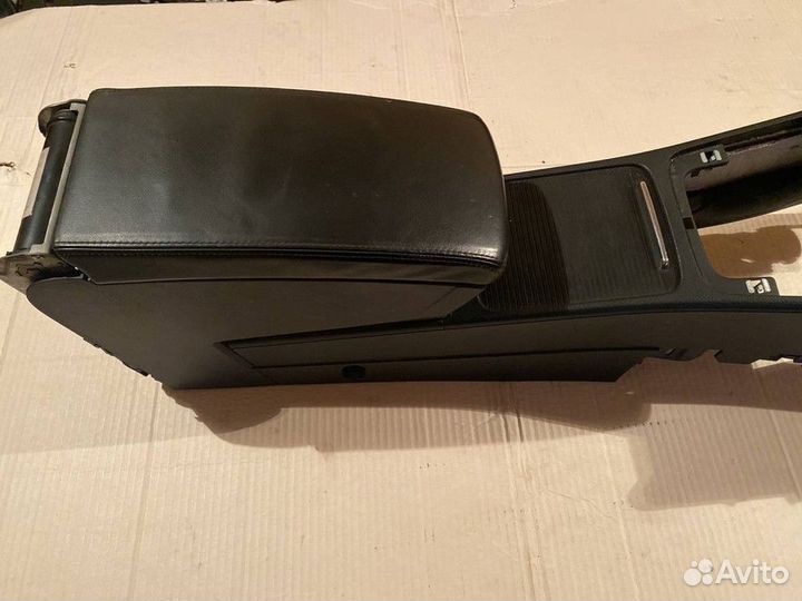 Подлокотник Volkswagen Passat