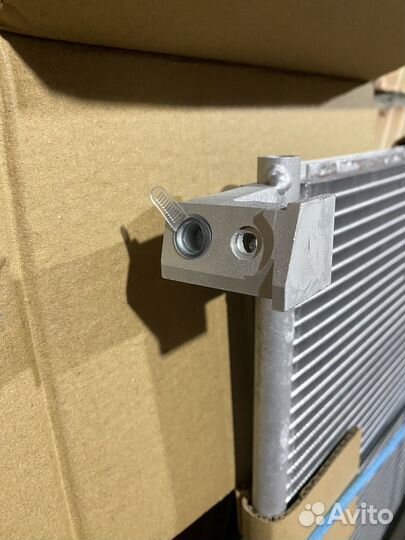 Радиатор кондиционера Jaguar XE XF F-pace