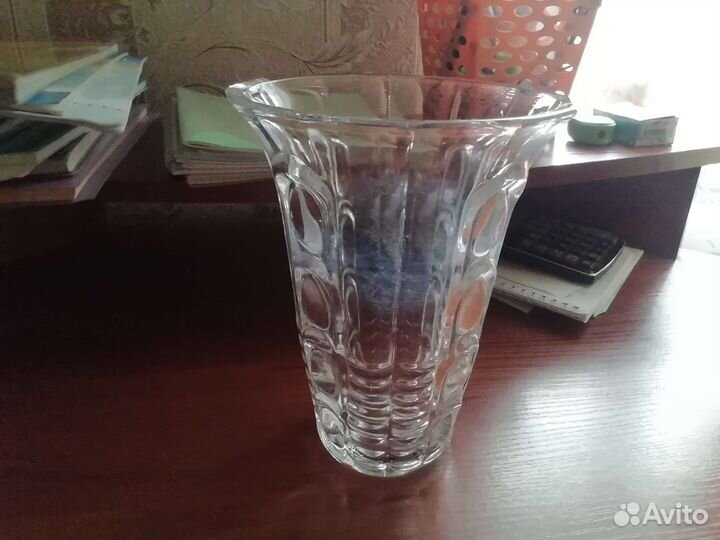 Большая хрустальная ваза для цветов