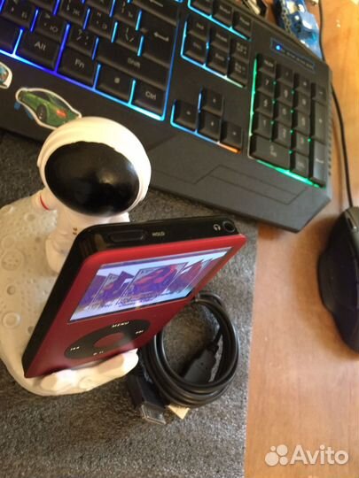 iPod classic red 512 gb/ 3000mAh