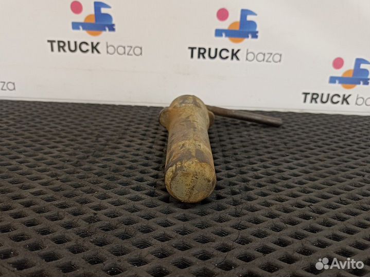 1347896 Палец буксировочный