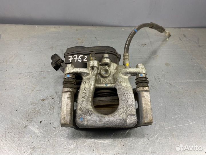 Суппорт тормозной задний левый/правый mazda 3 BM