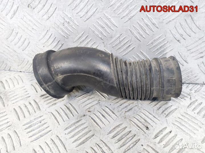 Патрубок воздуховода Opel Astra H 90531007