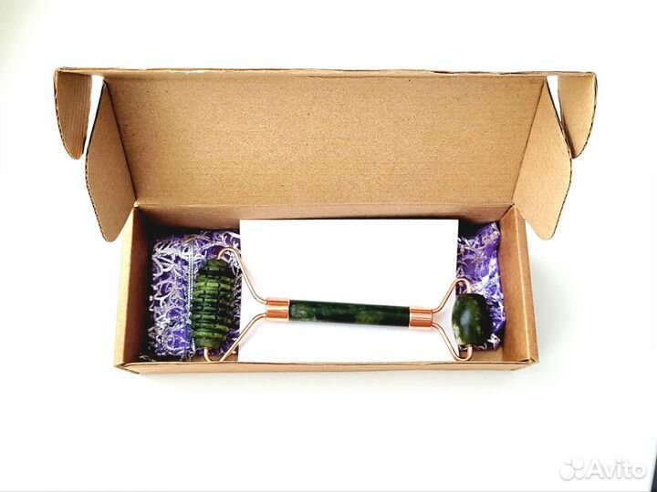 Массажный роллер нефритовый для лица