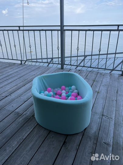Сухой бассейн с шариками
