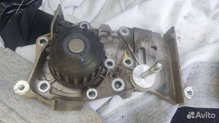 Помпа Renault Duster 1.6