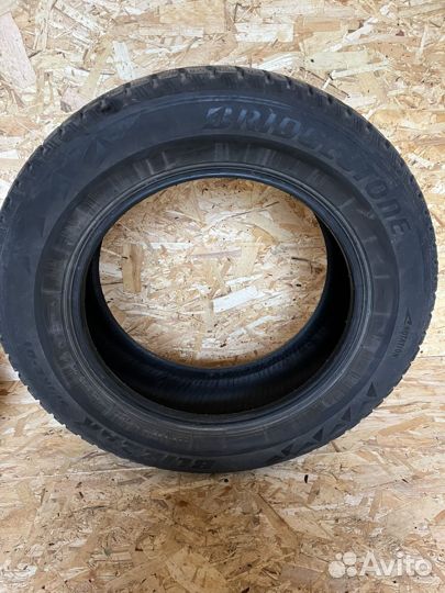 Bridgestone Blizzak Spike-01 225/65 R17