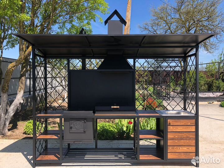 Мангал с крышей