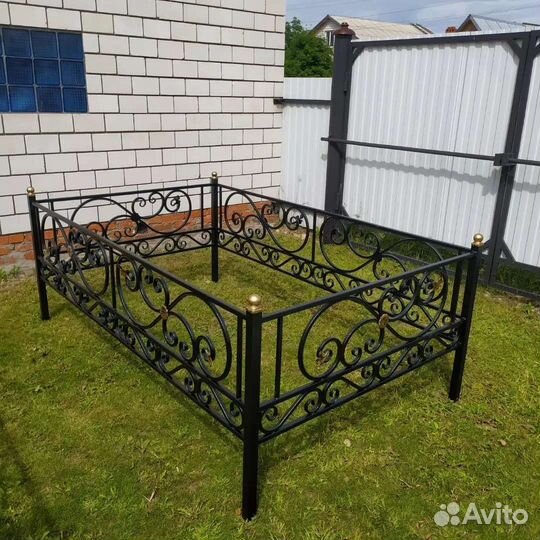 Ограды на кладбище