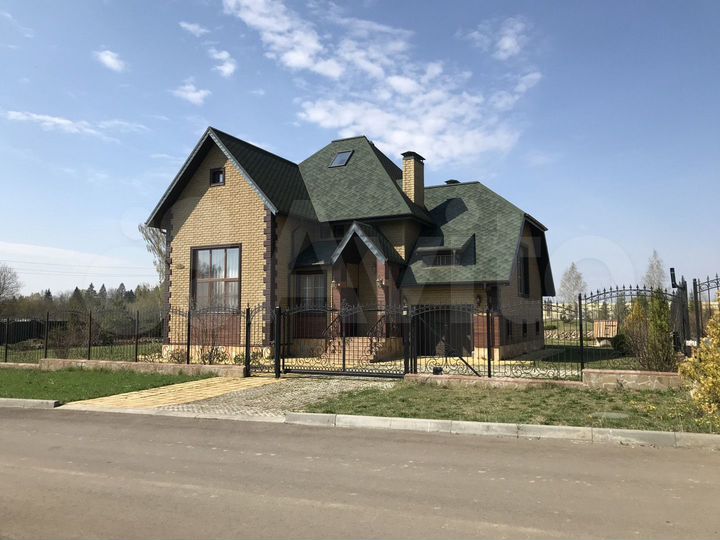 Коттедж 254 м² на участке 72,7 сот.