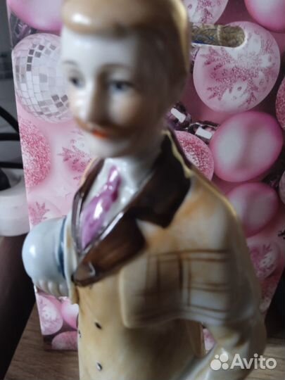 Девушка с кошкой фарфор статуэтка