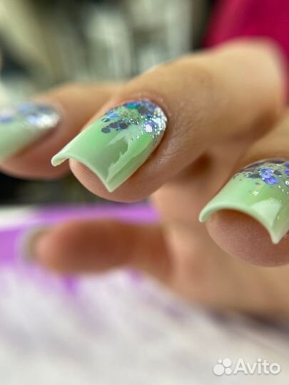 Модель на маникюр