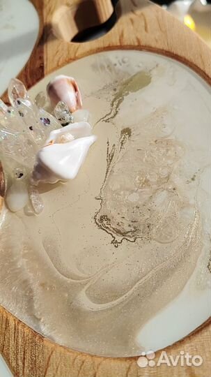 Винный столик из дуба с эпоксидной смолой