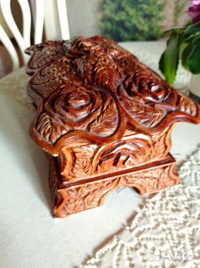 Шкатулка ручной резьбы времен СССР