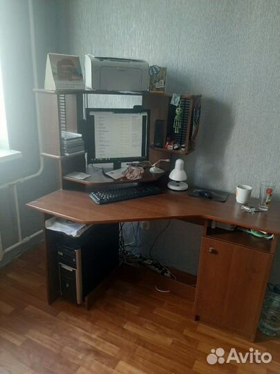 Компьютерный стол