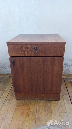 Тумба прикроватная