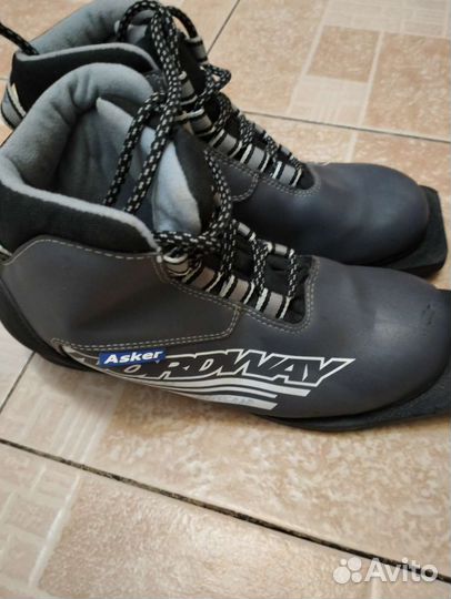 Лыжные ботинки