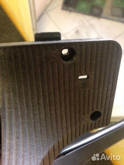 Подножка для телевизора