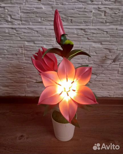 Лилия светильник