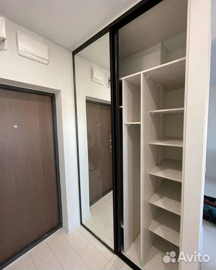 Зеркальный шкаф