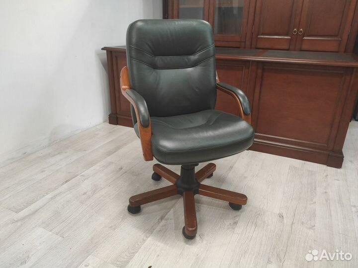 Кресло руководителя министр (кожа) б/у 12326