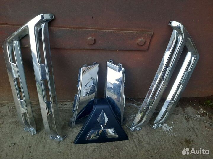 Продам накладки радиатора Mitsubishi Pajero