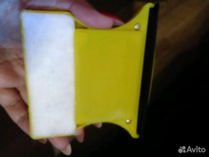 Магнитная щетка для стекла