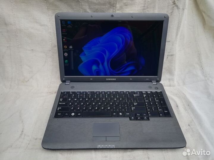 Надёжный Samsung NP-R528