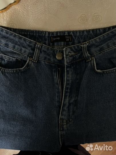 Джинсы синие женские прямые с разрезами