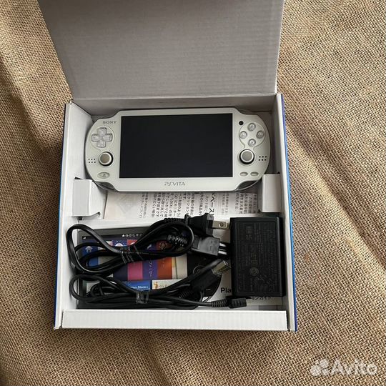 Sony PlayStation Vita PCH-1100 Crystal White 16Gb