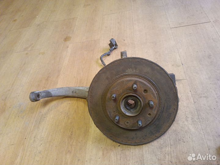 Передний поворотный кулак mazda6 gg