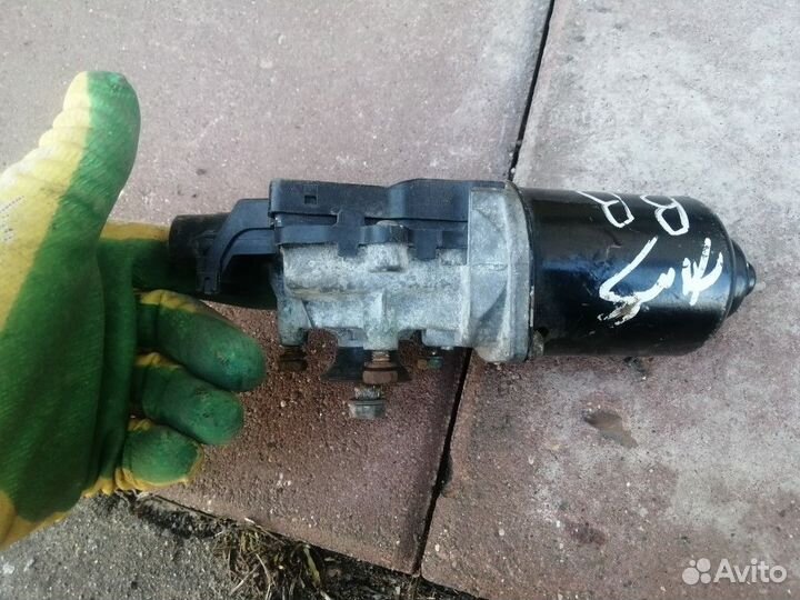 Мотор переднего стеклоочистителя Toyota BB NCP30