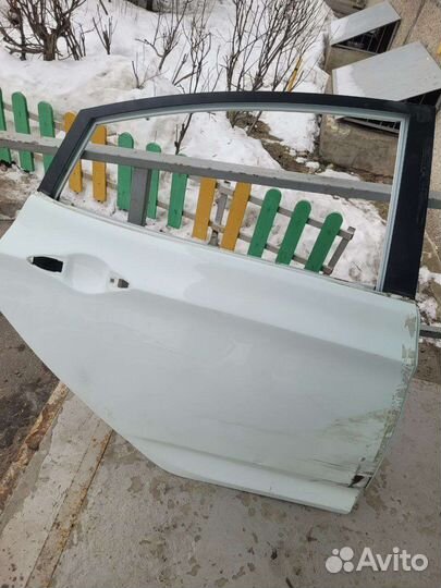 Задняя правая дверь на hyundai solaris 1