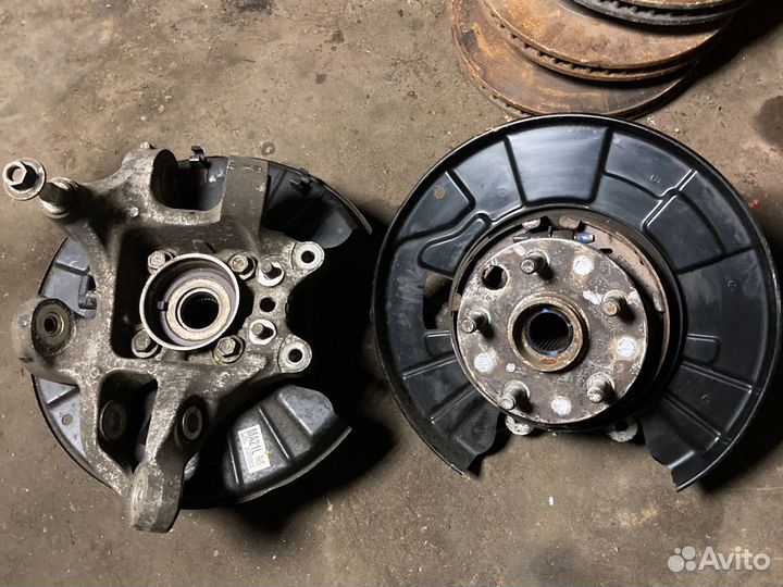 Задний кулак Lexus LS460 LS лс 460 600 LS600h 09г