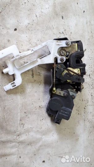 Замки дверей и багажника Hyundai Santa Fe