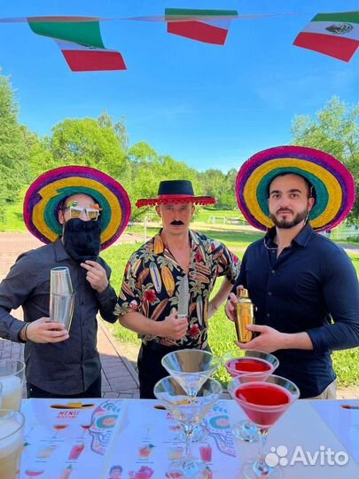 Бармен-шоу Выездной бар Горка Шампанского заказать