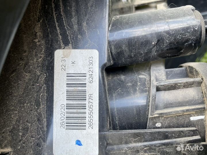 Продам разбитую левую фару б/у на рено сандеро 2