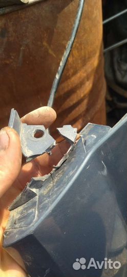 Левое крыло Renault Megane 2 с небольшим дефектом