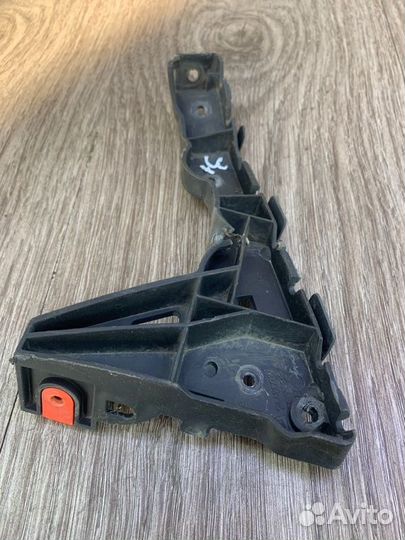 Крепление бампера переднее правое Opel Astra H
