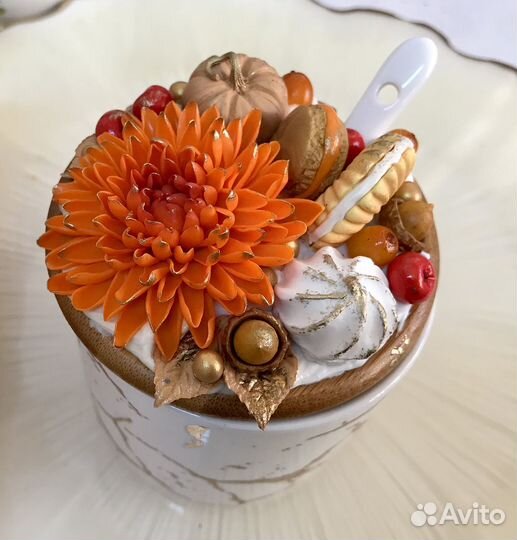 Банка с декором из полимерной глины