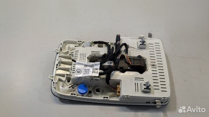 Фонарь салона Audi Q3 2018