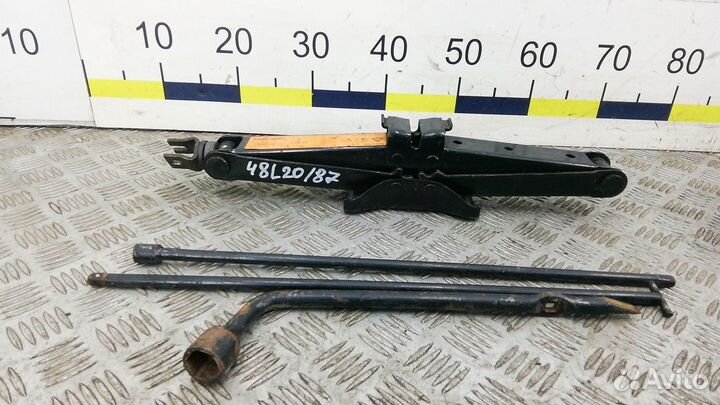 Домкрат на KIA Sorento 1