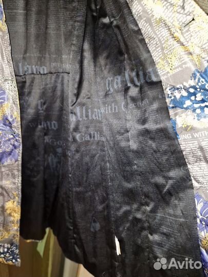 John galliano плащ с подкладом 46 48 газета