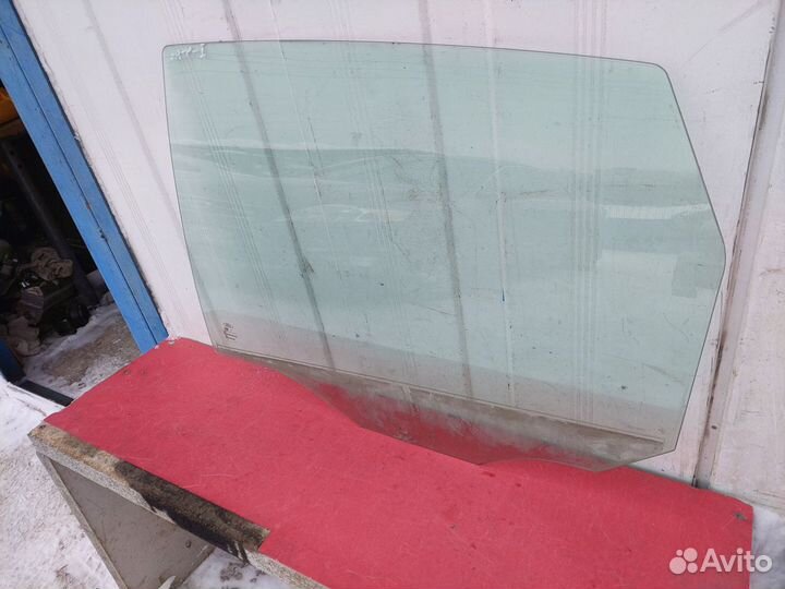 Стекло заднее левое Ford Focus 1