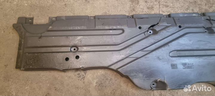 Накладка w251 защита пластик пыльник руль