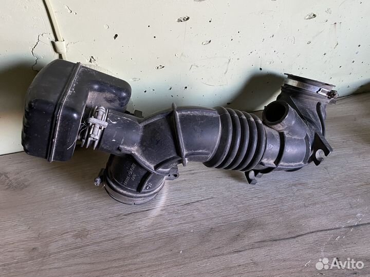 Патрубок воздушного фильтра toyota avensis т250