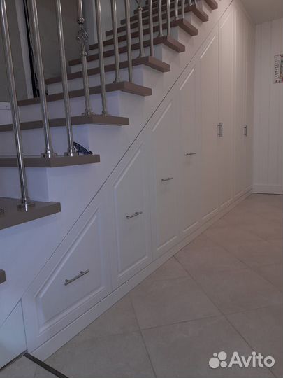 Система хранения под лестницей (шкафы)