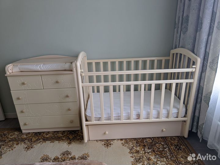 Пеленальный комод детская кровать с маятником